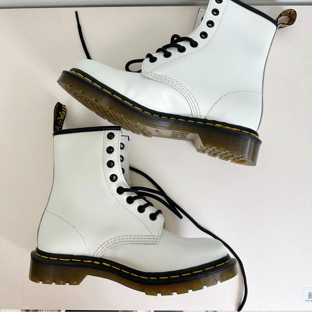 NWOT Doc Martens White Lace up 1460 Paschal leather 8-eye boot - Picture 2 of 9